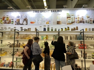 ฉลองการเติบโตของพนักงานในพิธีแปลง